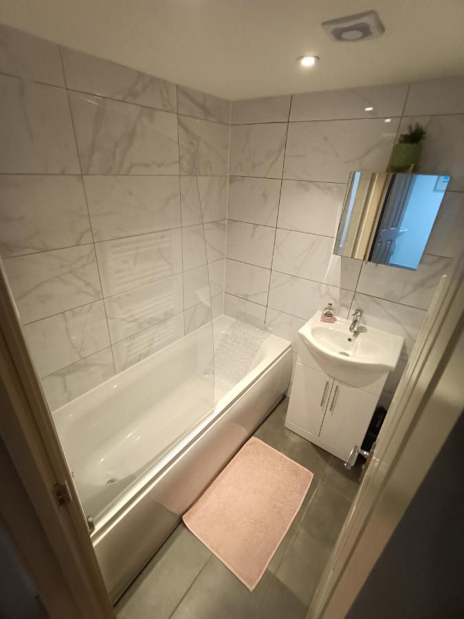 Lovely 1 Bedroom Apartment In London Bagian luar foto